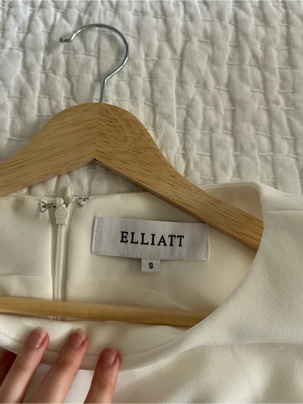 Elliatt Skye Floral Appliqué White Mini Dress - Size Small - Picture 9 of 16